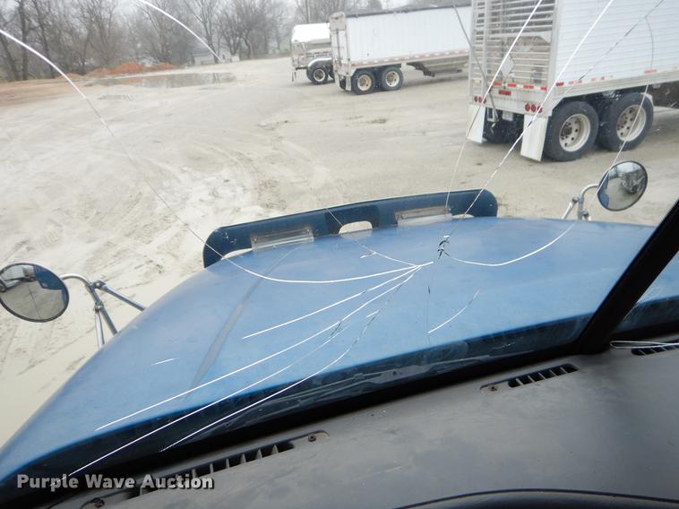 image for item EJ9920 2006 Freightliner Columbia semi truck