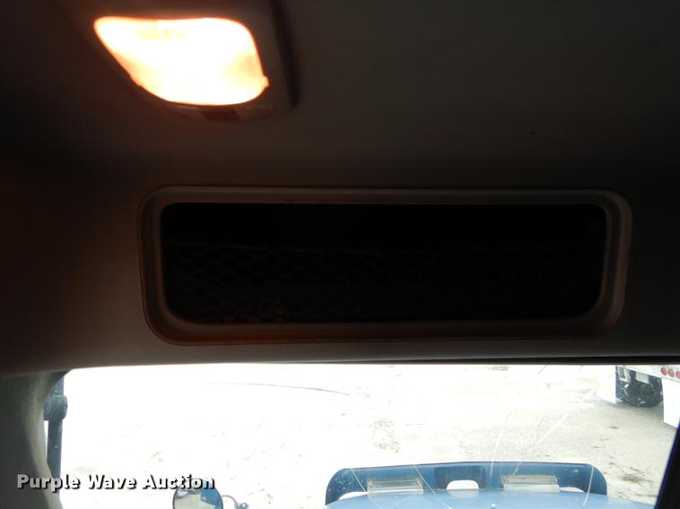 image for item EJ9920 2006 Freightliner Columbia semi truck