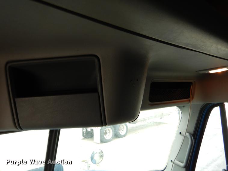 image for item EJ9920 2006 Freightliner Columbia semi truck