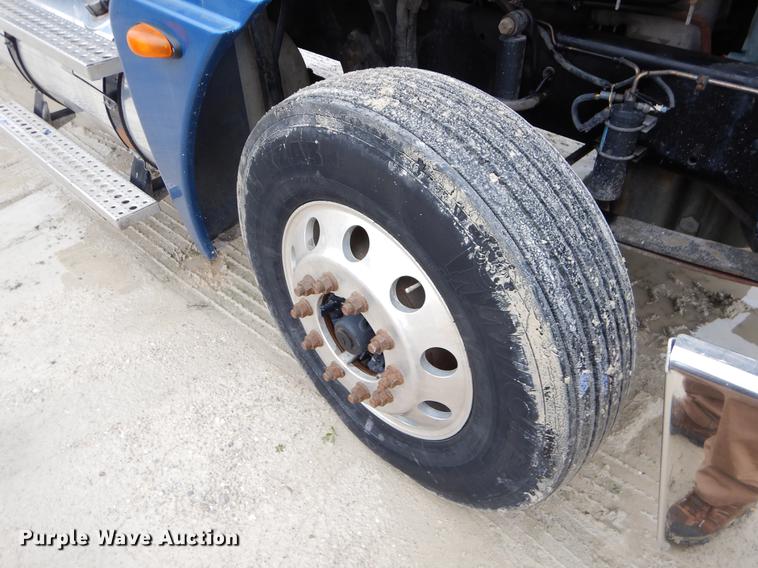 image for item EJ9920 2006 Freightliner Columbia semi truck