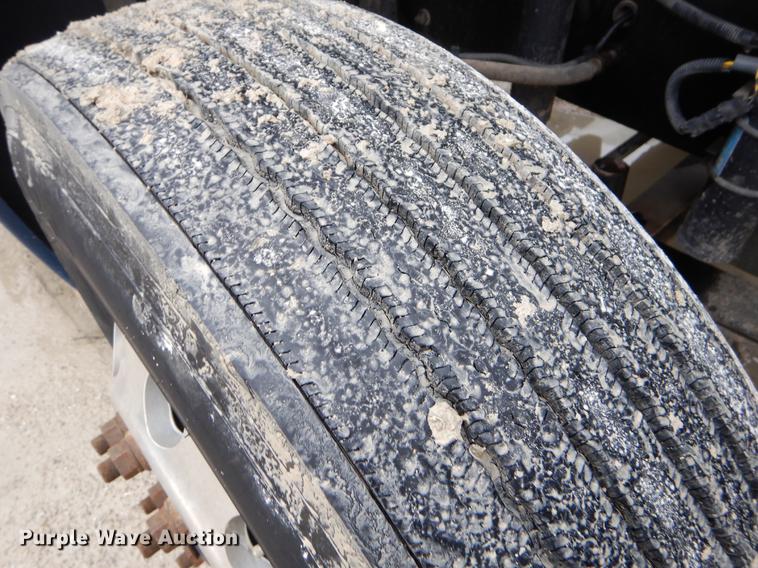 image for item EJ9920 2006 Freightliner Columbia semi truck