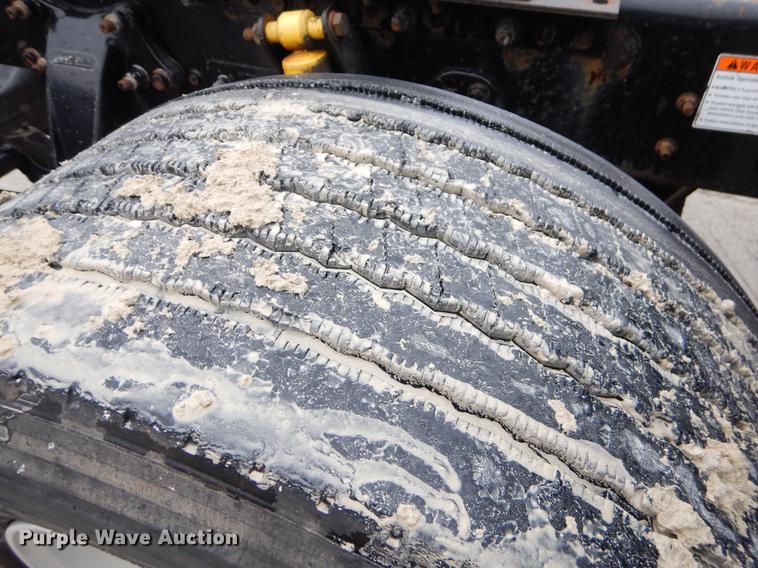 image for item EJ9920 2006 Freightliner Columbia semi truck