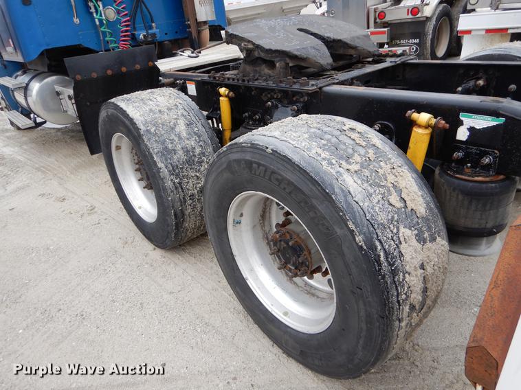 image for item EJ9920 2006 Freightliner Columbia semi truck