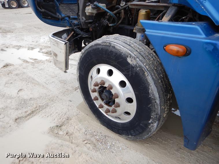 image for item EJ9920 2006 Freightliner Columbia semi truck