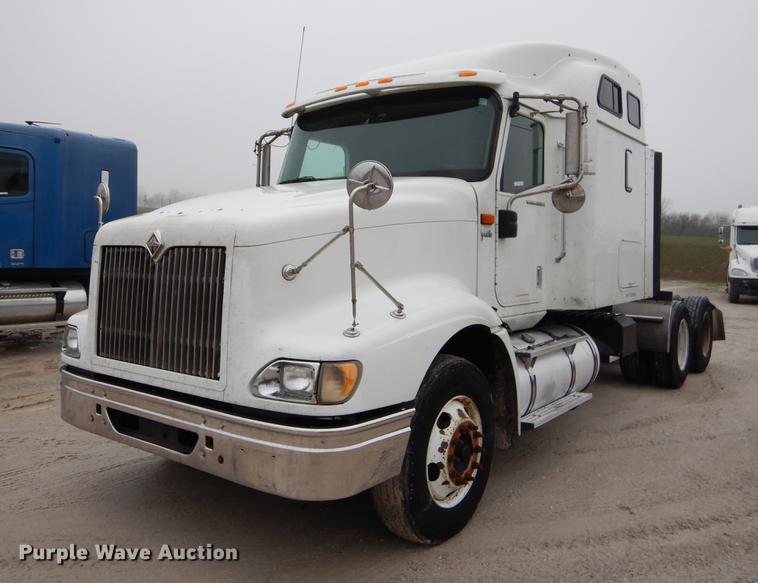image for item EJ9921 2007 International 9400i semi truck