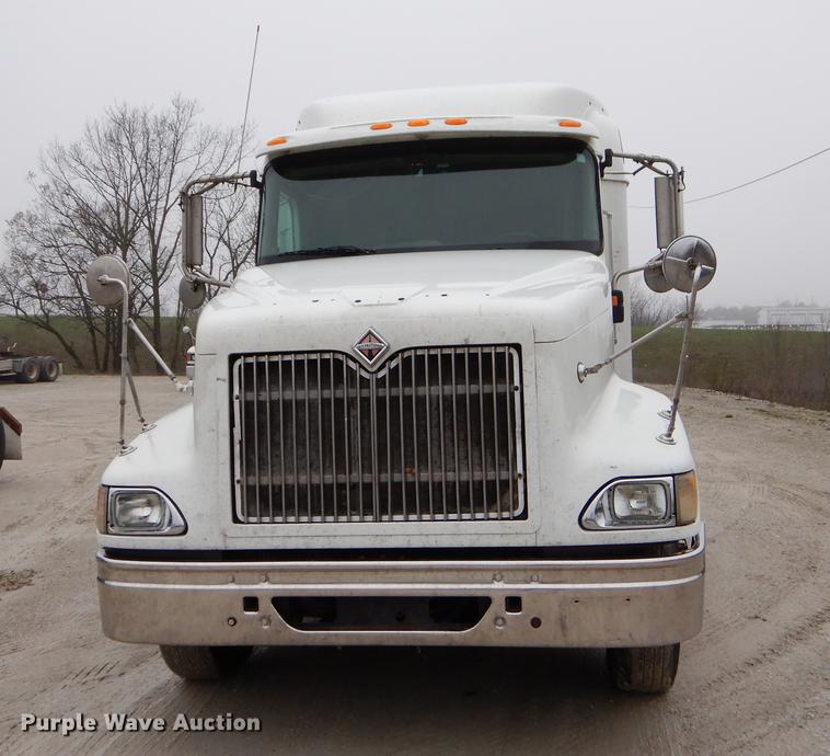 image for item EJ9921 2007 International 9400i semi truck