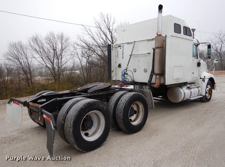 image for item EJ9921 2007 International 9400i semi truck