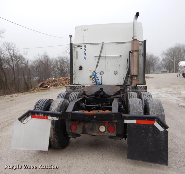 image for item EJ9921 2007 International 9400i semi truck