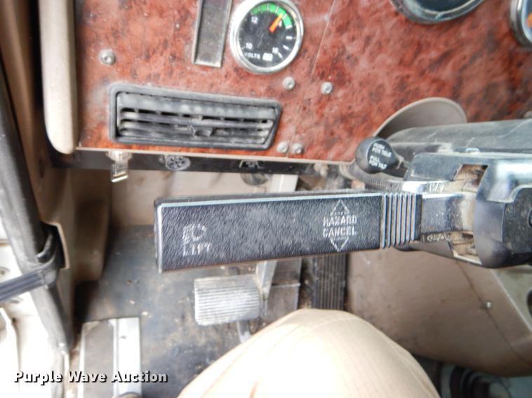 image for item EJ9921 2007 International 9400i semi truck