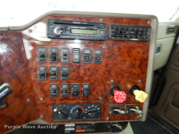 image for item EJ9921 2007 International 9400i semi truck