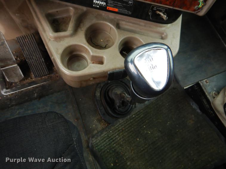 image for item EJ9921 2007 International 9400i semi truck