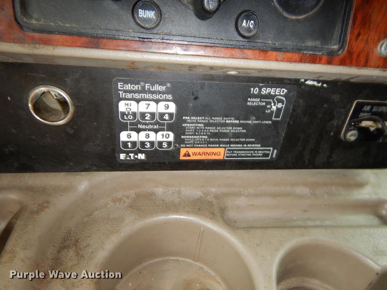 image for item EJ9921 2007 International 9400i semi truck