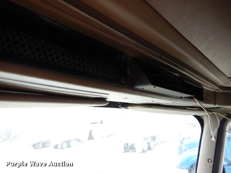 image for item EJ9921 2007 International 9400i semi truck