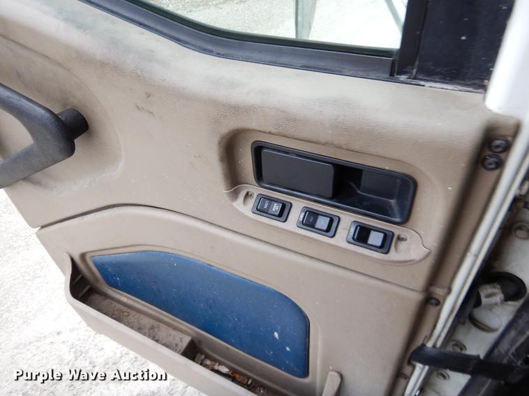 image for item EJ9921 2007 International 9400i semi truck