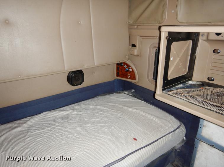 image for item EJ9921 2007 International 9400i semi truck