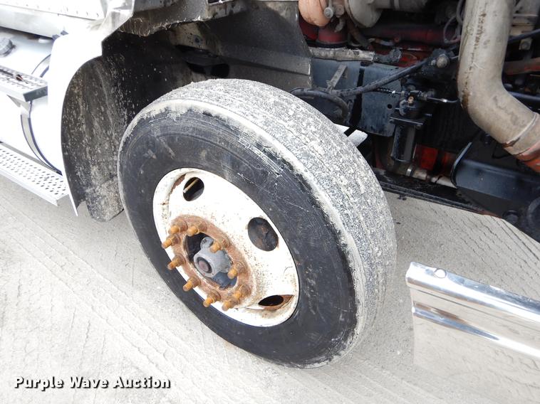 image for item EJ9921 2007 International 9400i semi truck