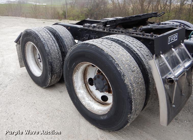 image for item EJ9921 2007 International 9400i semi truck