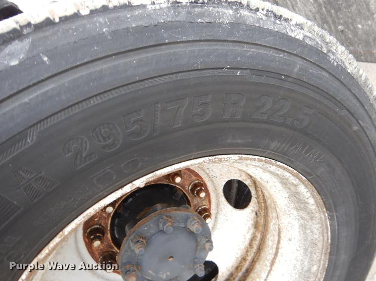 image for item EJ9921 2007 International 9400i semi truck