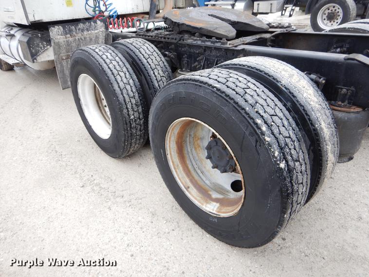 image for item EJ9921 2007 International 9400i semi truck