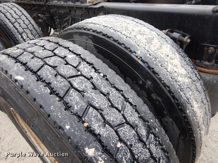 image for item EJ9921 2007 International 9400i semi truck