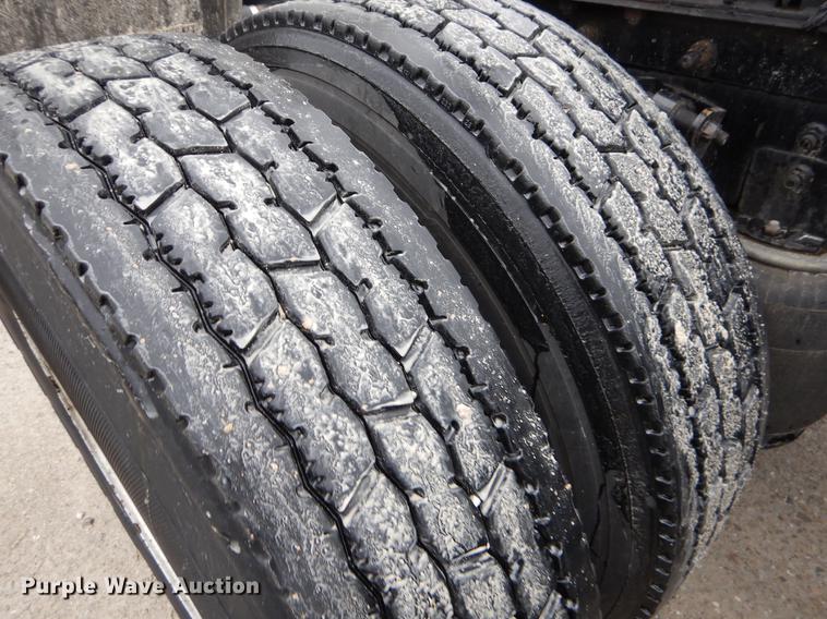 image for item EJ9921 2007 International 9400i semi truck