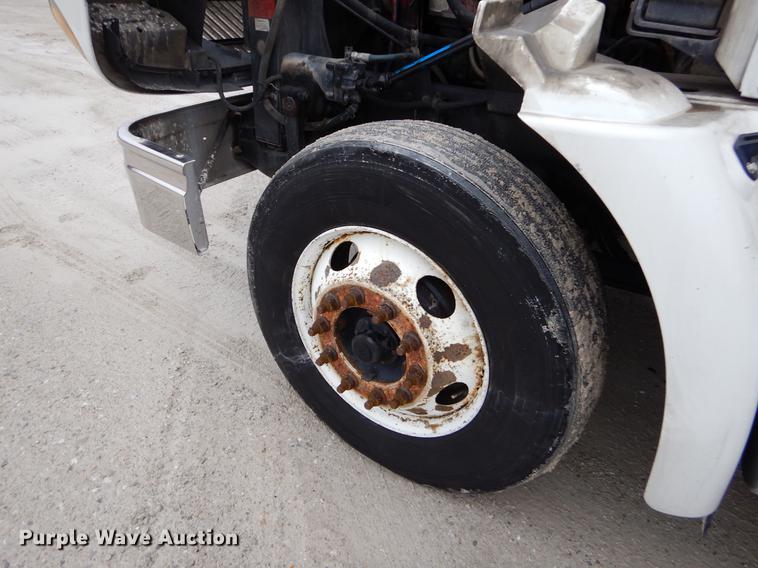 image for item EJ9921 2007 International 9400i semi truck