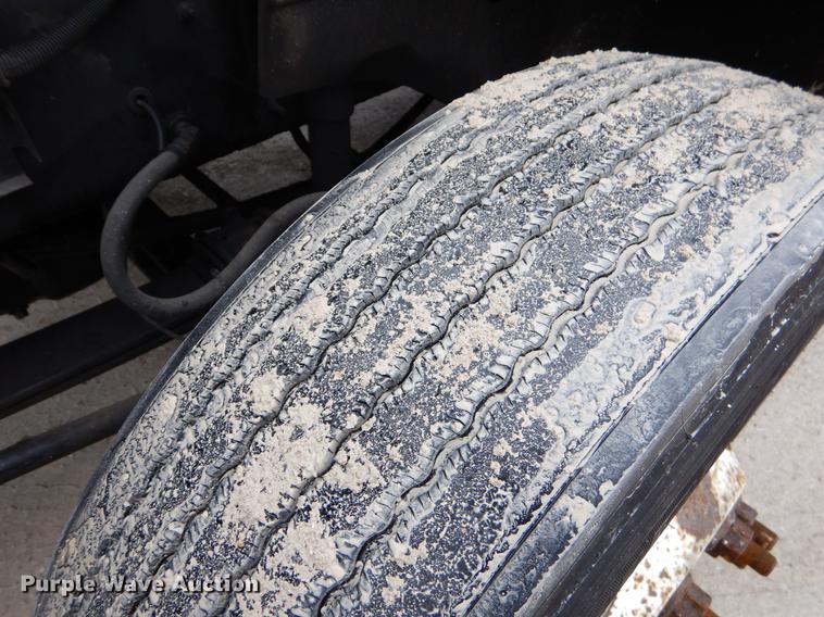 image for item EJ9921 2007 International 9400i semi truck