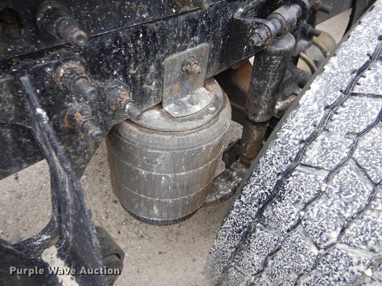 image for item EJ9921 2007 International 9400i semi truck