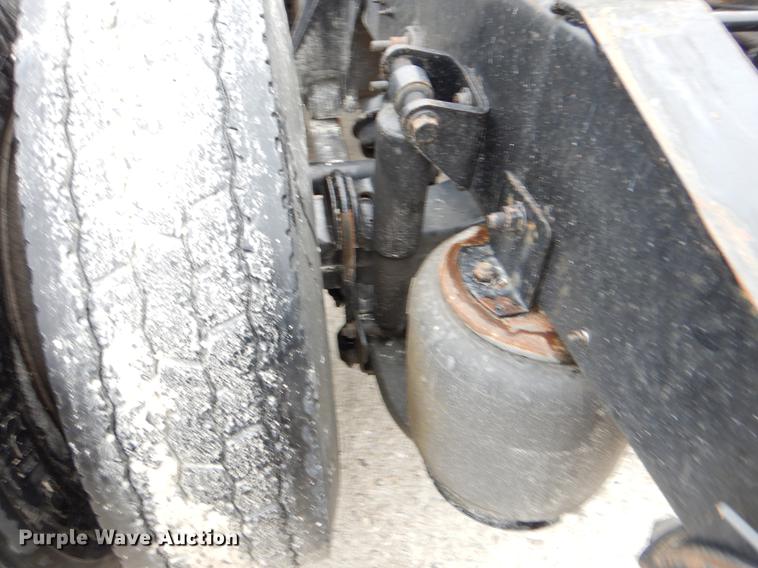 image for item EJ9921 2007 International 9400i semi truck