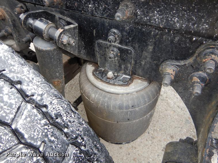 image for item EJ9921 2007 International 9400i semi truck