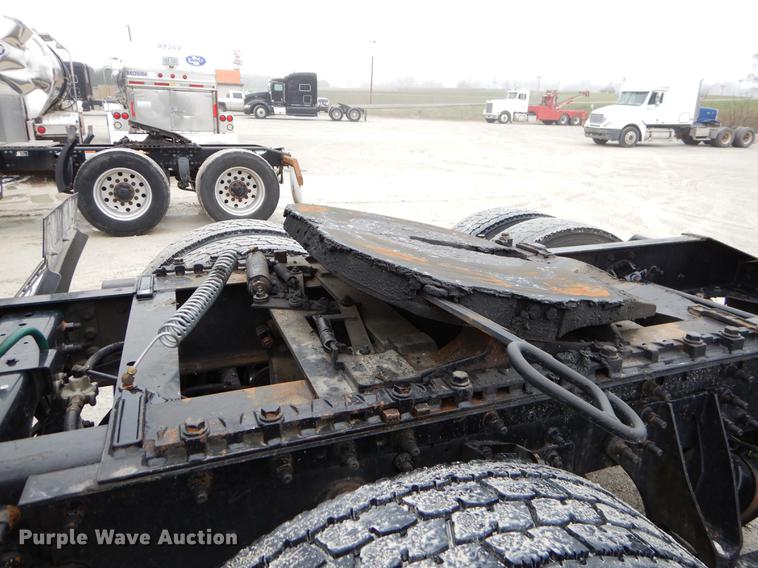 image for item EJ9921 2007 International 9400i semi truck