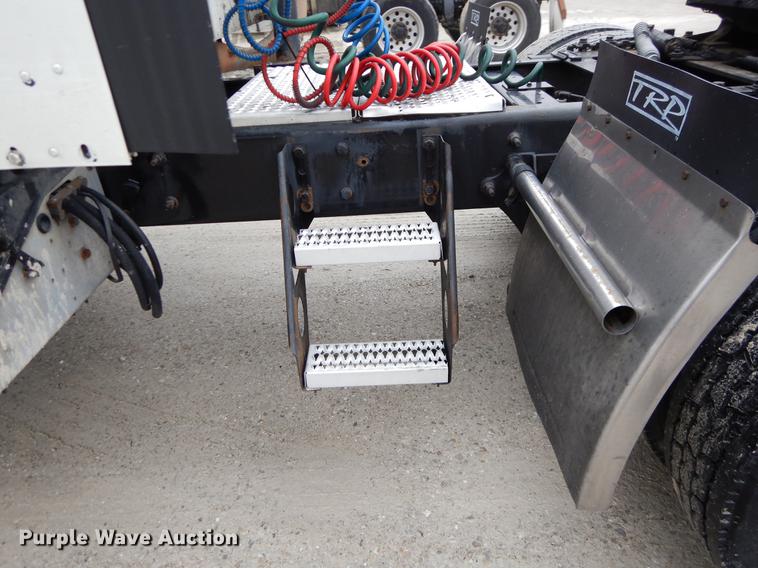 image for item EJ9921 2007 International 9400i semi truck