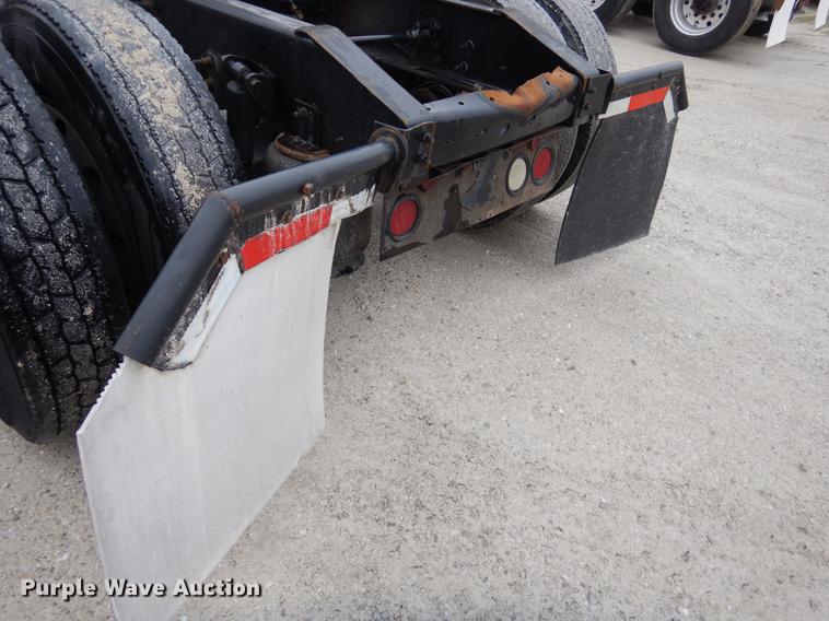 image for item EJ9921 2007 International 9400i semi truck