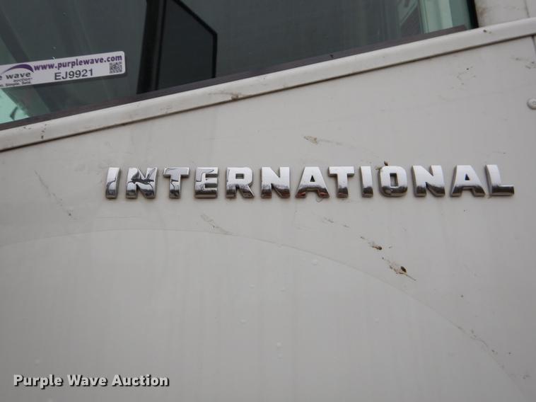 image for item EJ9921 2007 International 9400i semi truck