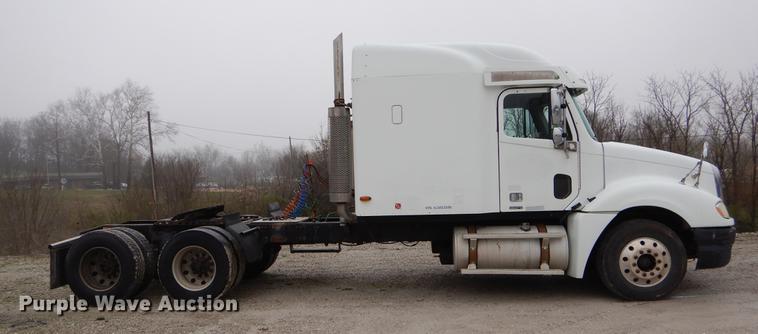 image for item EJ9922 2004 Freightliner Columbia semi truck
