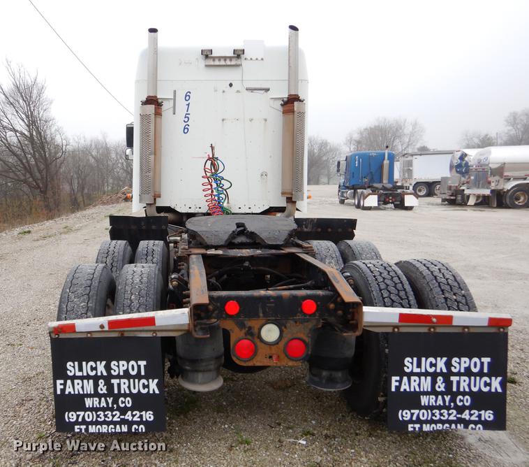 image for item EJ9922 2004 Freightliner Columbia semi truck