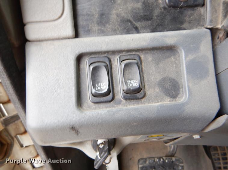 image for item EJ9922 2004 Freightliner Columbia semi truck