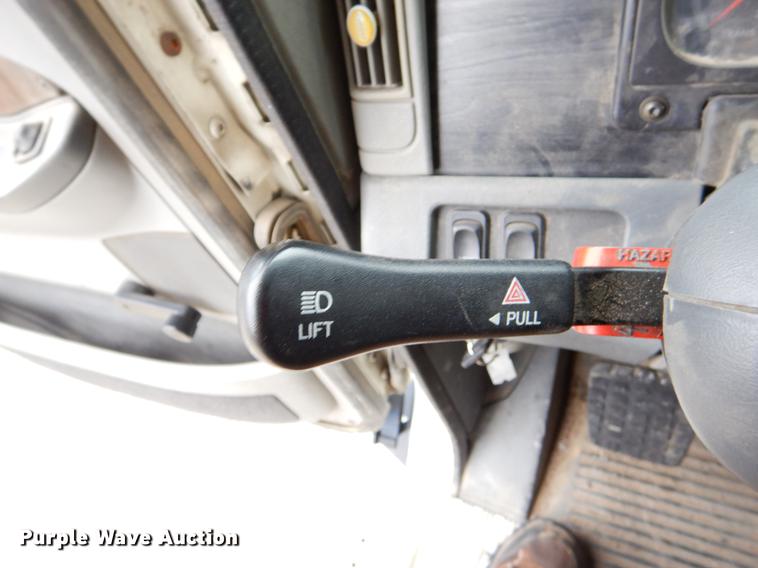 image for item EJ9922 2004 Freightliner Columbia semi truck