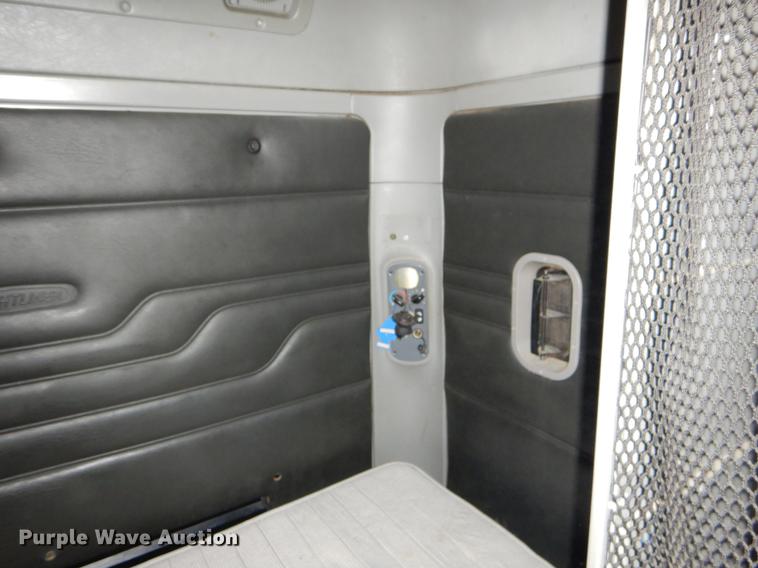 image for item EJ9922 2004 Freightliner Columbia semi truck