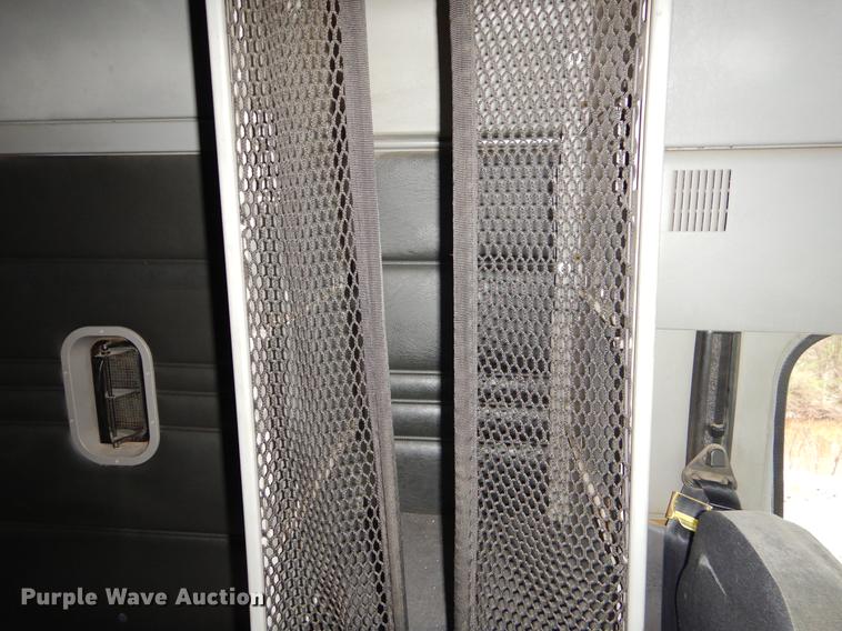 image for item EJ9922 2004 Freightliner Columbia semi truck