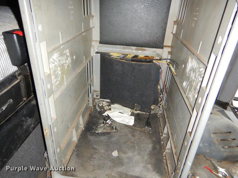 image for item EJ9922 2004 Freightliner Columbia semi truck