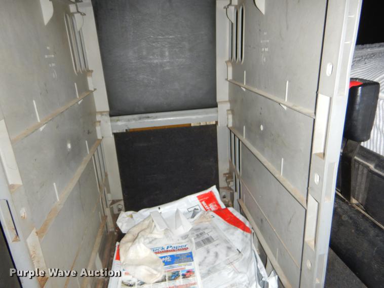 image for item EJ9922 2004 Freightliner Columbia semi truck