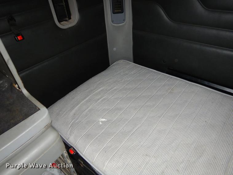 image for item EJ9922 2004 Freightliner Columbia semi truck