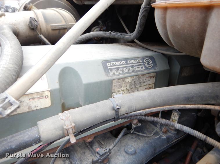 image for item EJ9922 2004 Freightliner Columbia semi truck