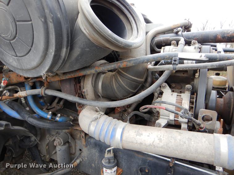 image for item EJ9922 2004 Freightliner Columbia semi truck