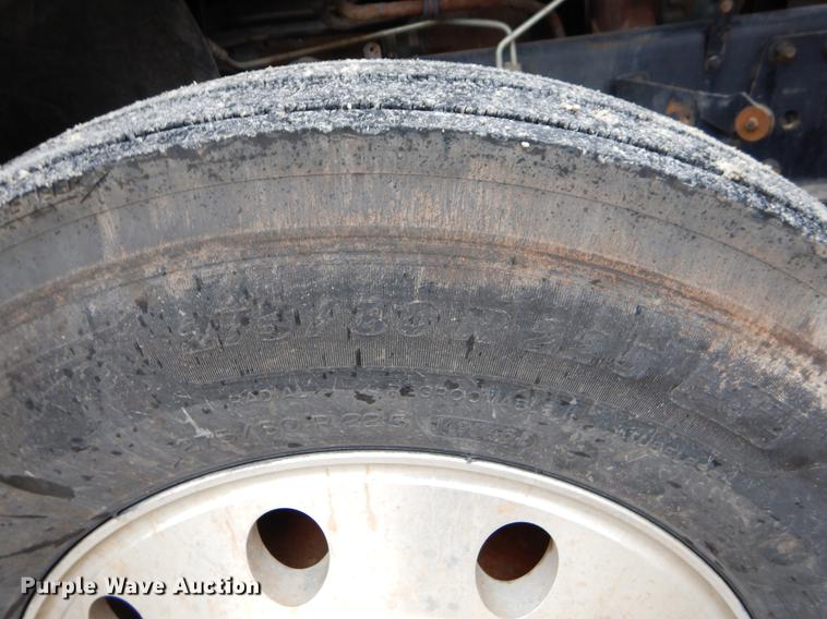 image for item EJ9922 2004 Freightliner Columbia semi truck