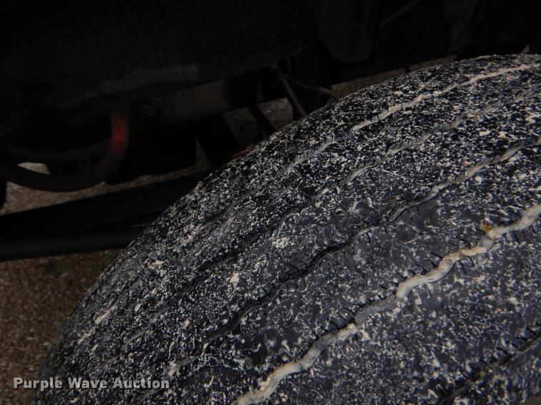 image for item EJ9922 2004 Freightliner Columbia semi truck