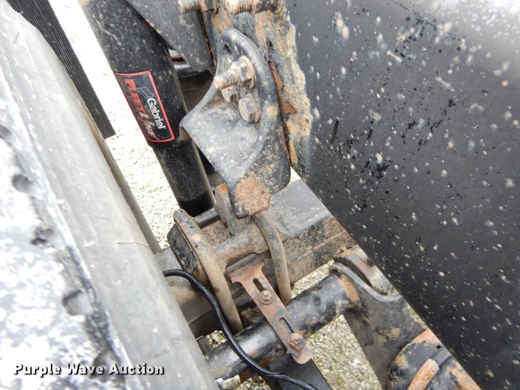 image for item EJ9922 2004 Freightliner Columbia semi truck