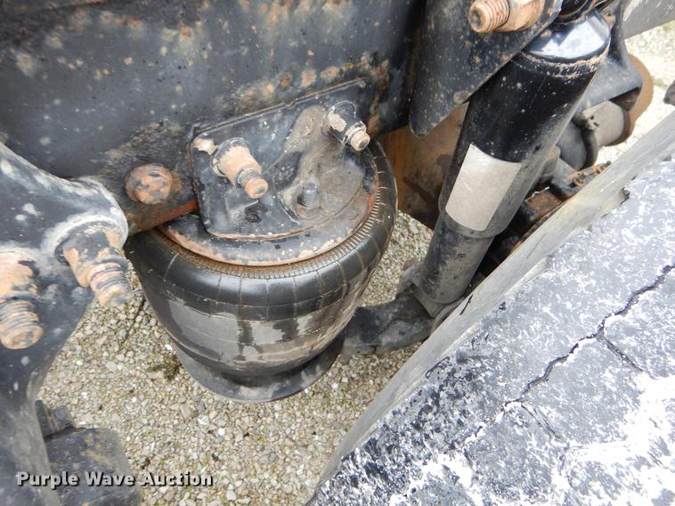 image for item EJ9922 2004 Freightliner Columbia semi truck