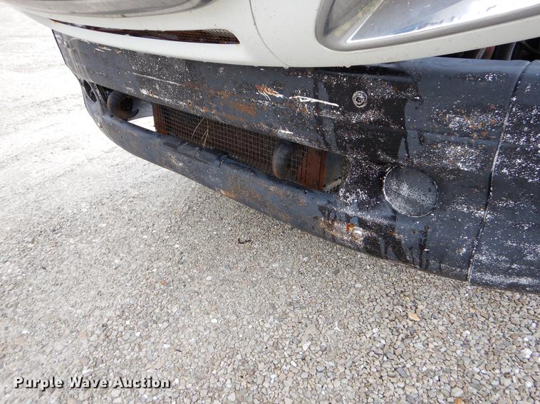 image for item EJ9922 2004 Freightliner Columbia semi truck